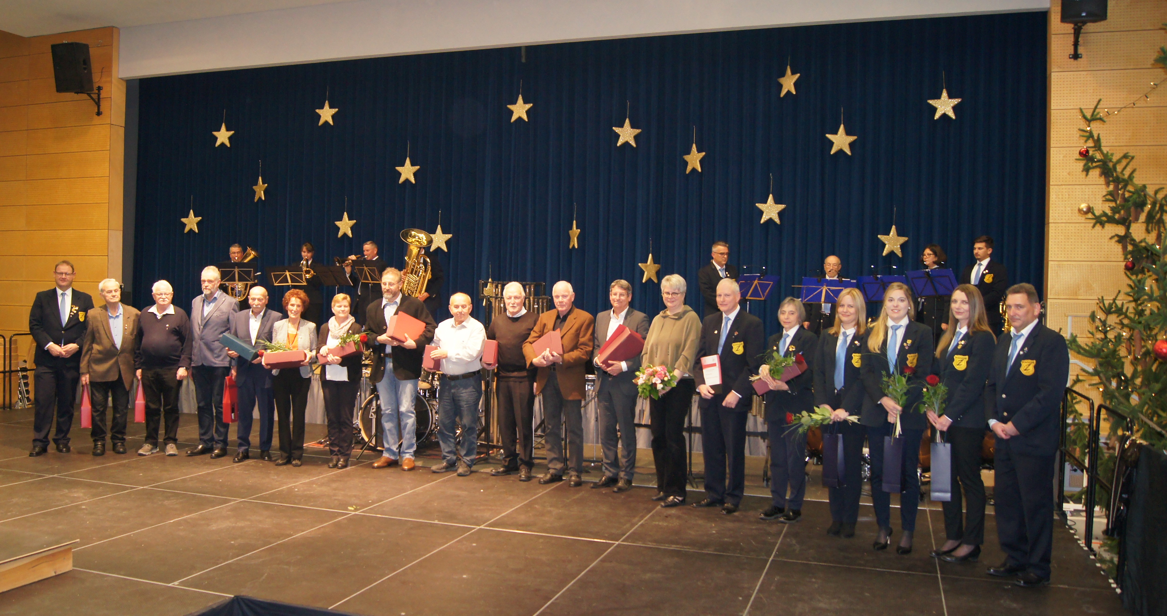tl_files/fM_k0006/Bilder Aktuelle Berichte/Jahresfeier 2022/Geehrte.JPG